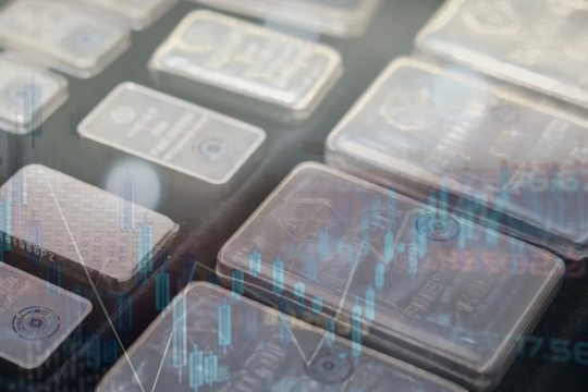 Bán chứng khoán để 'đu đỉnh' bạc giá hơn 120 triệu đồng/kg, tôi phải làm gì bây giờ?