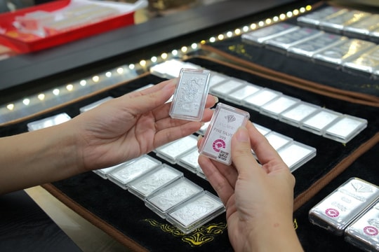 Giá bạc quay đầu tăng mạnh