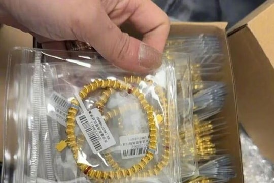 Khách bỏ quên vali chứa hơn 12kg vàng trên tàu cao tốc