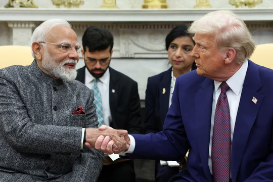 Ông Trump hạ thuế 18% đối với quốc gia chủ chốt BRICS sau hơn 1 năm giằng co, điều kiện ‘đoạn tuyệt’ dầu Nga