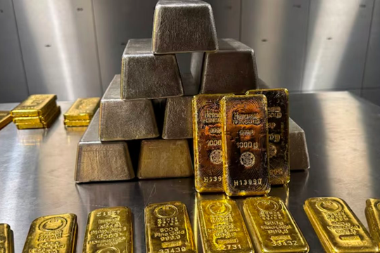 Bí mật bị phơi bày: Hàng loạt 'cá mập' đứng sau đã âm thầm rút tiền trước khi cú sập khiến thị trường vàng, bạc chao đảo