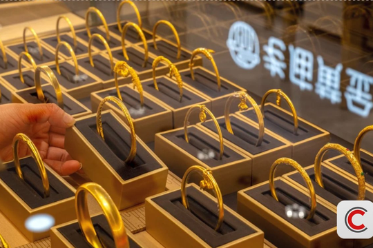 Thêm 1 app đầu tư vàng bị gắn 'cảnh báo đỏ': Hiệu ứng domino lan rộng thị trường tư nhân, nhà đầu tư ồ ạt đòi rút tiền