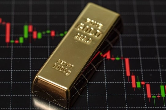 Giá vàng tăng vọt, vàng SJC quay trở lại mốc 180,2 triệu đồng/lượng