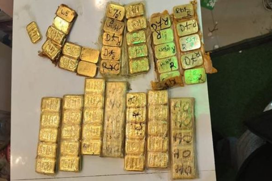 Đột kích hàng loạt kho hàng vận tải, tịch thu 29 kg vàng xếp đống trị giá 140 tỷ đồng và 8,7 tỷ tiền mặt có dấu hiệu lạ
