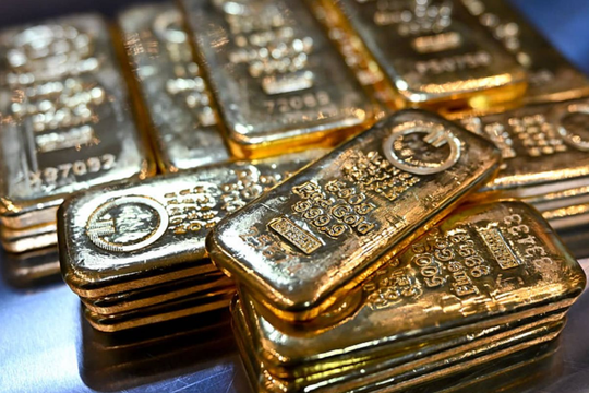 Vàng bật tăng sau cú lao dốc chưa từng có trong hơn 1 thập kỷ, hàng loạt chuyên gia lên tiếng: Vàng chưa thấy đỉnh, có thể còn vọt lên 6.200 USD/ounce