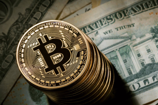 Bitcoin lao dốc hơn 50%, chuyên gia cảnh báo chưa có đáy rõ ràng trước làn sóng bán tháo