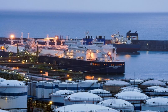 Mỹ tuyên bố đạt được thỏa thuận với một quốc gia BRICS - dầu Nga buộc phải 'đại hạ giá' để bán được hàng