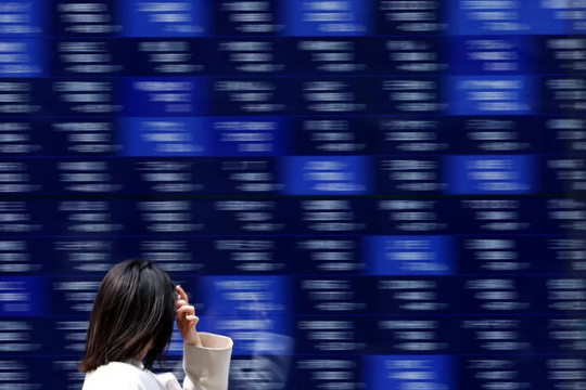 Nhà đầu tư thế giới tháo chạy khỏi tài sản rủi ro, cổ phiếu công nghệ tụt sâu, Bitcoin sắp mất mốc 60.000 USD: Nỗi sợ nào đang hiện hữu?