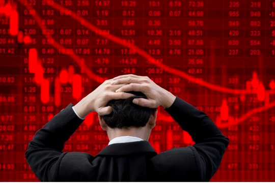 Khối ngoại thẳng tay bán ròng hơn 900 tỷ đồng phiên cuối tuần, "xả" mạnh một cổ phiếu ngân hàng