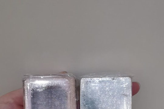 Phát hiện thỏi bạc 15kg trị giá 1,4 tỷ đồng trong gói hàng ship, công an sử dụng nhiều biện pháp nghiệp vụ vào cuộc