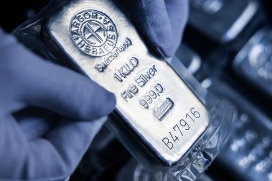 Quỹ bạc lớn nhất thế giới do BlackRock quản lý bán hơn 300 tấn bạc sau 4 ngày