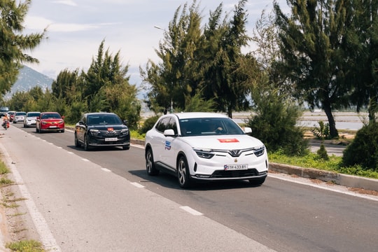 Lì xì đầu năm 'khủng' như ông Phạm Nhật Vượng: Miễn phí sạc 3 năm cho chủ ô tô điện VinFast, mua xe máy cũng miễn phí đổi pin 2 năm 