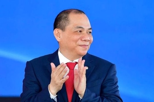 Lì xì đầu năm 'khủng' như ông Phạm Nhật Vượng: Miễn phí sạc 3 năm cho chủ ô tô điện VinFast, mua xe máy cũng miễn phí đổi pin 2 năm 