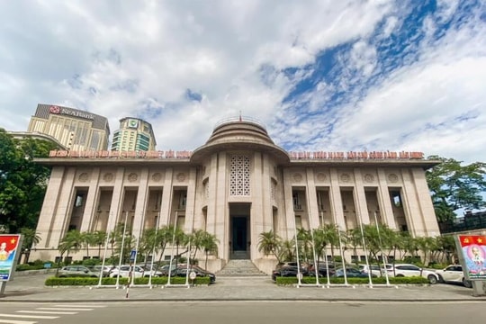 Thị trường tiền tệ tuần qua: NHNN bơm mới cho hệ thống ngân hàng gần 230.000 tỷ, giá đô la tự do tăng nóng