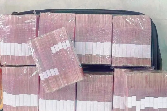 Phát hiện người phụ nữ kéo vali đến ngân hàng rút gần 9 tỷ đồng tiền mặt, công an triển khai các biện pháp nghiệp vụ vào cuộc