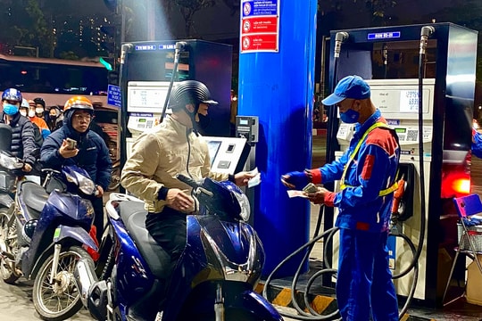 Hơn 20 thương nhân phân phối xăng dầu rút khỏi thị trường: Bộ Công Thương nói gì?