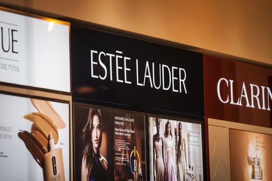 Estée Lauder kiện một chuỗi siêu thị nổi tiếng bán hàng giả, từ nước hoa Tom Ford, Le Labo cho đến kem dưỡng mắt Clinique