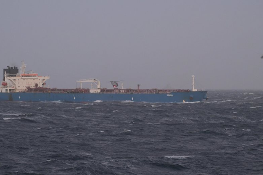 Bị Mỹ và châu Âu kiểm tra gắt gao, hơn 120 tàu chở dầu ‘quay xe’ chuyển sang treo cờ Nga
