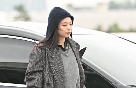 Phát hiện người phụ nữ SN 1996 rút hơn 350 tỷ đồng tiền mặt để mua nhà, sống như bà hoàng, hàng hiệu dát đầy người