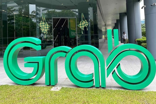 Rũ bỏ áo ‘giao cơm’, Grab chi nửa tỷ USD để làm Fintech