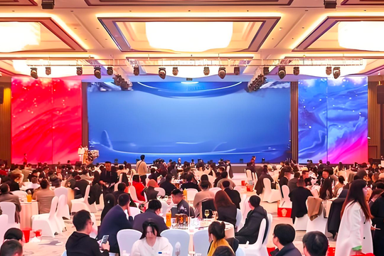 Từ chối diễn văn nghệ tiệc tất niên, người đàn ông bị công ty sa thải và khởi kiện: Tòa án phán quyết “Một bên phải đền 670 triệu đồng”