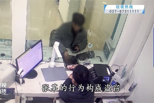 Tài khoản của người đàn ông bị đường dây lừa đảo sử dụng để rửa tiền, cảnh sát kiểm tra sao kê ngân hàng, đưa ra kết luận: "Anh đã trở thành đồng phạm"