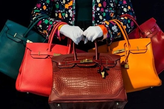 Năm Ngựa nói chuyện Hermès: "Cỗ xe" 16 tỷ Euro miễn nhiễm khủng hoảng, lãi kỷ lục bất chấp thế giới thắt lưng buộc bụng