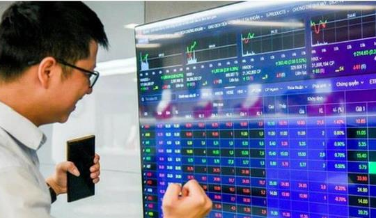 Chuyên gia: VN-Index lên đỉnh nhưng định giá vẫn “rẻ”, nhiều cổ phiếu vẫn còn cách xa đỉnh 2025