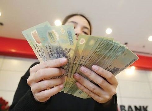 Tài chính tuần qua: Lãi suất liên ngân hàng giảm mạnh, loạt lãnh đạo Eximbank xin từ nhiệm