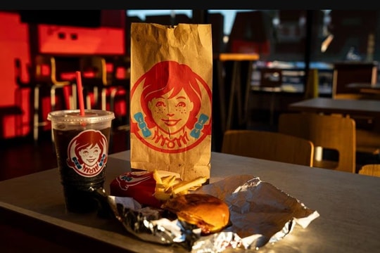 Một chuỗi nhà hàng phải đóng cửa hàng trăm điểm bán để cứu vãn doanh số chạm đáy