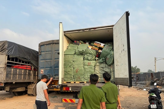 Phát hiện 2 xe tải đông lạnh lạ, công an Việt Nam lập tức theo dõi