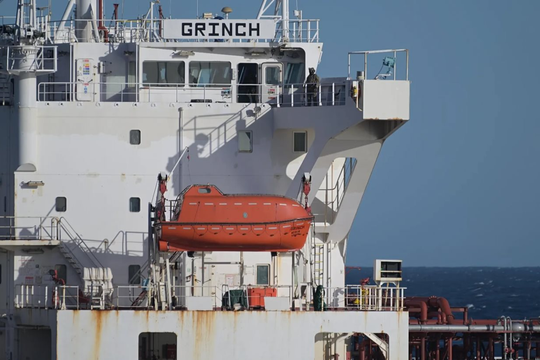 Nhận hàng triệu USD, quốc gia EU 'thả tự do' cho tàu dầu Nga sau khi truy đuổi