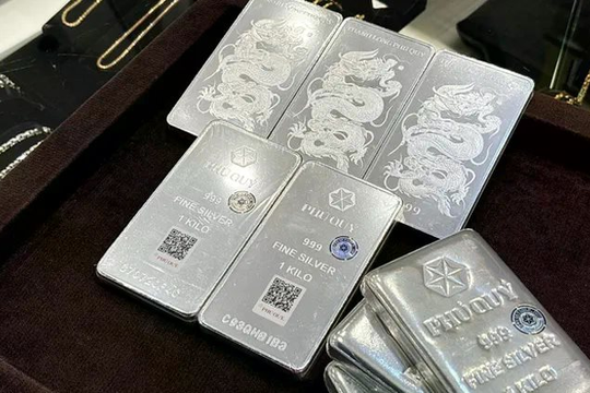 Giá bạc đảo chiều tăng mạnh ngày mùng 3 Tết