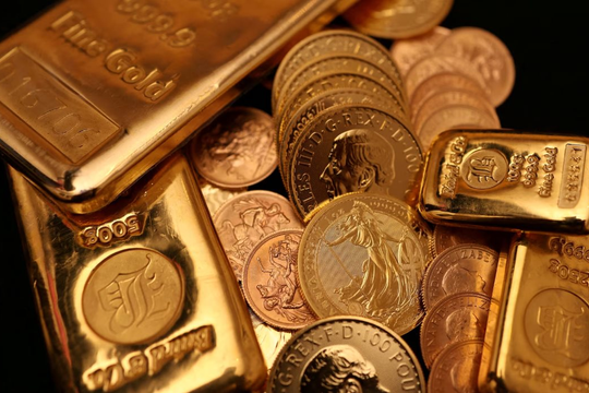 Giá vàng neo cao khi nhà đầu tư ‘căng mắt’ theo dõi lãi suất Fed và biến động địa chính trị