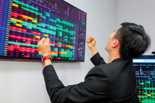 Với 1 tỷ đồng, chuyên gia "mách nước" danh mục đầu tư cổ phiếu hấp dẫn