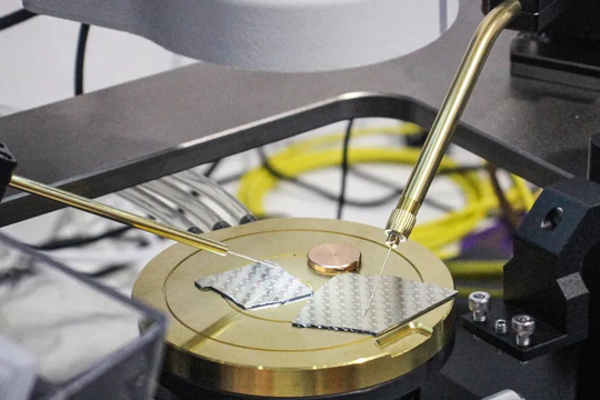 Nắm trong tay 90% năng lực của thế giới, Trung Quốc "khóa đầu, khóa đuôi" mọi đối thủ: Thế này ai đuổi kịp?