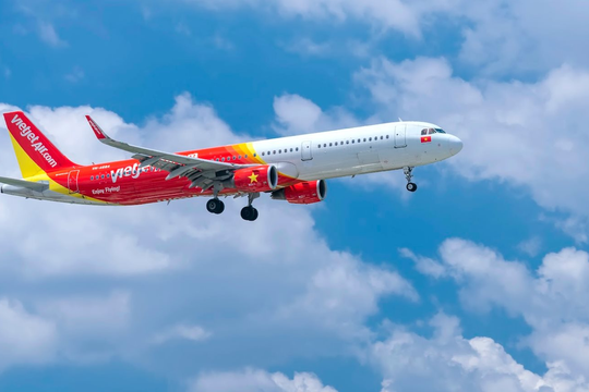 Giá vé máy bay tuyến Hà Nội – TP.HCM tăng mạnh, nhiều ngày chỉ còn hạng thương gia