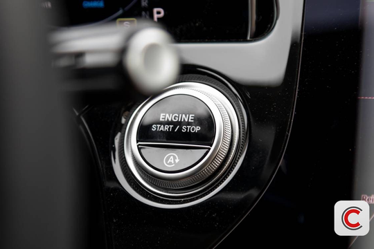 Xe xăng hồi sinh rực rỡ: Cuộc tháo chạy hàng loạt của các đại gia ô tô khỏi giấc mơ EV sau khi đốt 50 tỷ USD