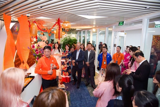 Cổ đông FPT “khổ” vì AI?