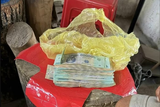 Phát hiện 80 triệu đồng trong bọc ni lông mất ngay sát Tết, người đàn ông SN 1978 báo công an khẩn trương truy tìm