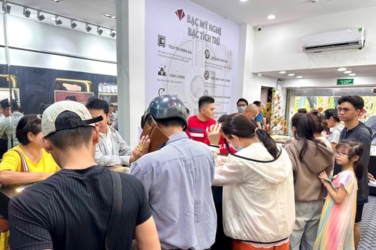 Giá bạc tăng mạnh trước ngày vía Thần Tài, thị trường bắt đầu nhộn nhịp