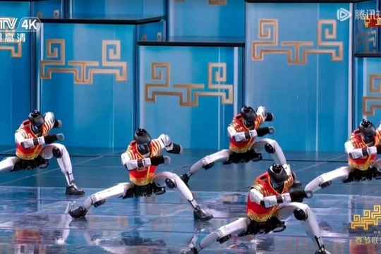 Robot của Trung Quốc gây sốt từ những pha vấp ngã trên mạng đã vươn lên ngoạn mục chỉ trong một năm