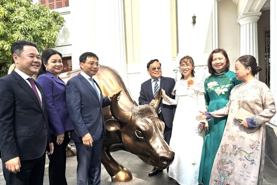 3 nữ tướng Nguyễn Thanh Phượng, Nguyễn Thị Phương Thảo, Nguyễn Thị Mai Thanh cùng xuất hiện tại Lễ đánh cồng 