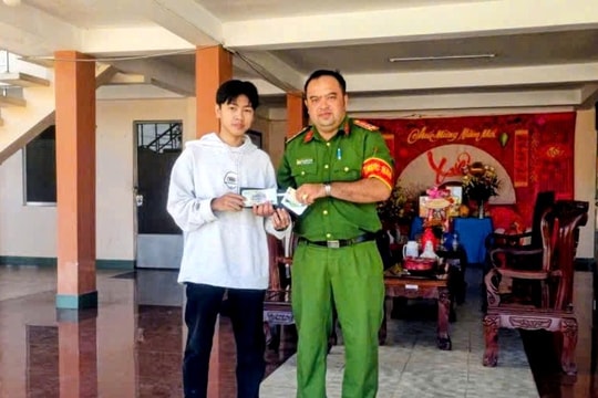 Phát hiện loạt tờ tiền từ 50K - 500K trên tuyến tỉnh lộ: Công an xã vào cuộc