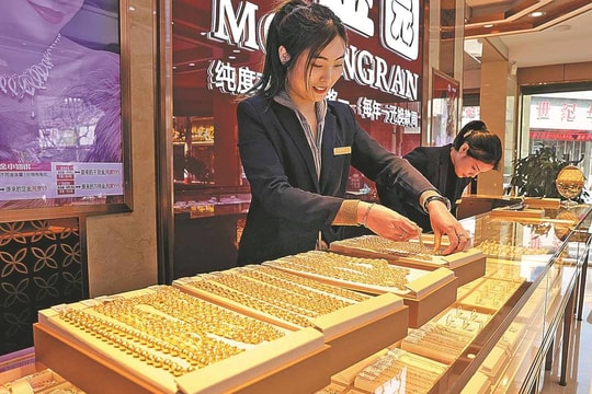 Phát hiện người đàn ông vừa bán vàng lãi đậm 38 tỷ đồng đã lập tức thực hiện hơn 2.000 giao dịch chuyển khoản