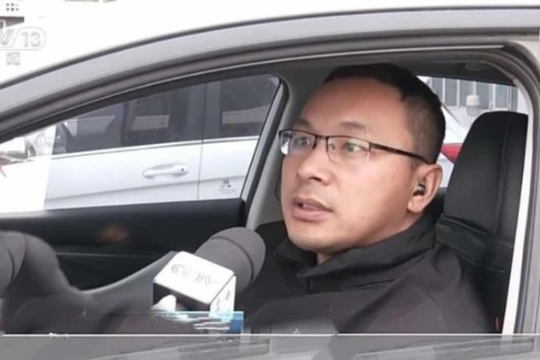 Khách đi taxi hết 37k nhưng chuyển khoản hơn 552 triệu đồng, tài xế muốn trả lại thì bị từ chối liền báo cảnh sát