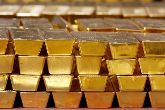 Giá vàng sáng 25/2: Bốc hơi 100 USD vì áp lực chốt lời