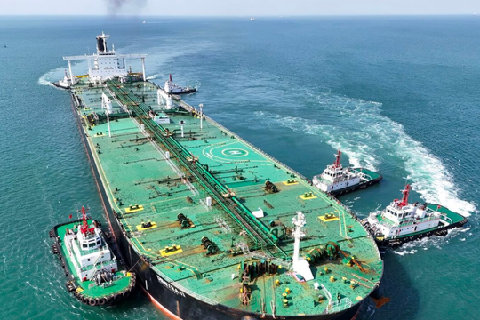 Mất khách chủ chốt, Nga điều ngay hàng loạt tàu siêu lớn, bán dầu cho bạn hàng mua 2 triệu thùng/ngày