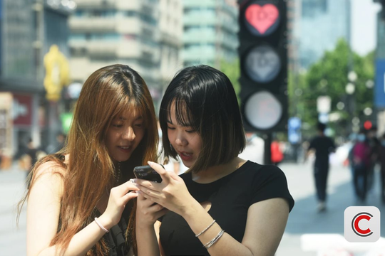 Bỏ rơi đàn ông thực để yêu AI, hàng triệu phụ nữ Trung Quốc đang làm giàu cho Startup được định giá 600 triệu USD