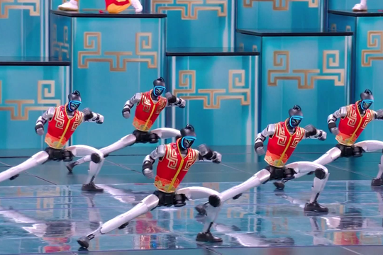 Founder công ty robot hình người hé lộ về canh bạc biểu diễn đêm Giao thừa: "1 bước lên tiên hoặc bôi tro trát chấu"